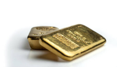 Gold Prices Break Record But WTI Crude Oil Struggle