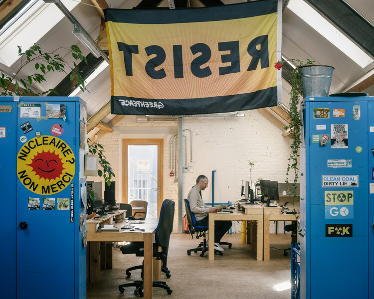 Greenpeace Belgium HQ / archipelago - Interior Photography, Dining room, Chair