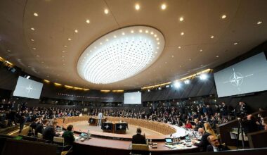 Neumann über Sicherheitskonferenz: "... dann ist im Prinzip das ganze Nato-Versprechen dahin"