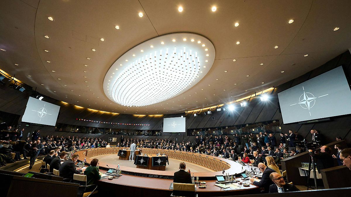 Neumann über Sicherheitskonferenz: "... dann ist im Prinzip das ganze Nato-Versprechen dahin"