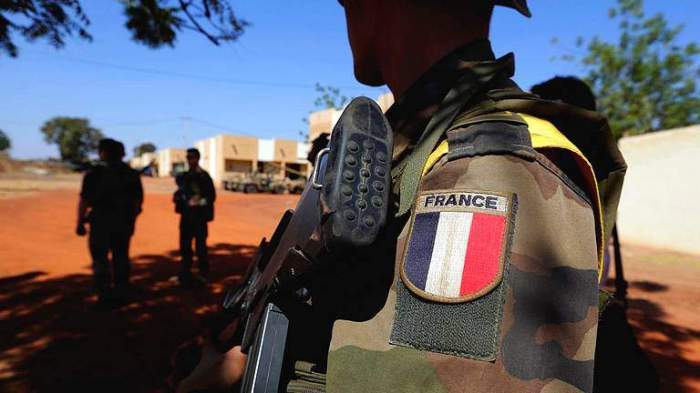 France starts troop pullout from Senegal France starts troop pullout from Senegal