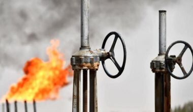 Iraq signs pacts with US' Halliburton to develop two oil fields