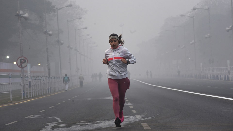 Wegen Feinstaub und Smog: Auf Joggen und Sport draußen bei dem Wetter aktuell besser verzichten