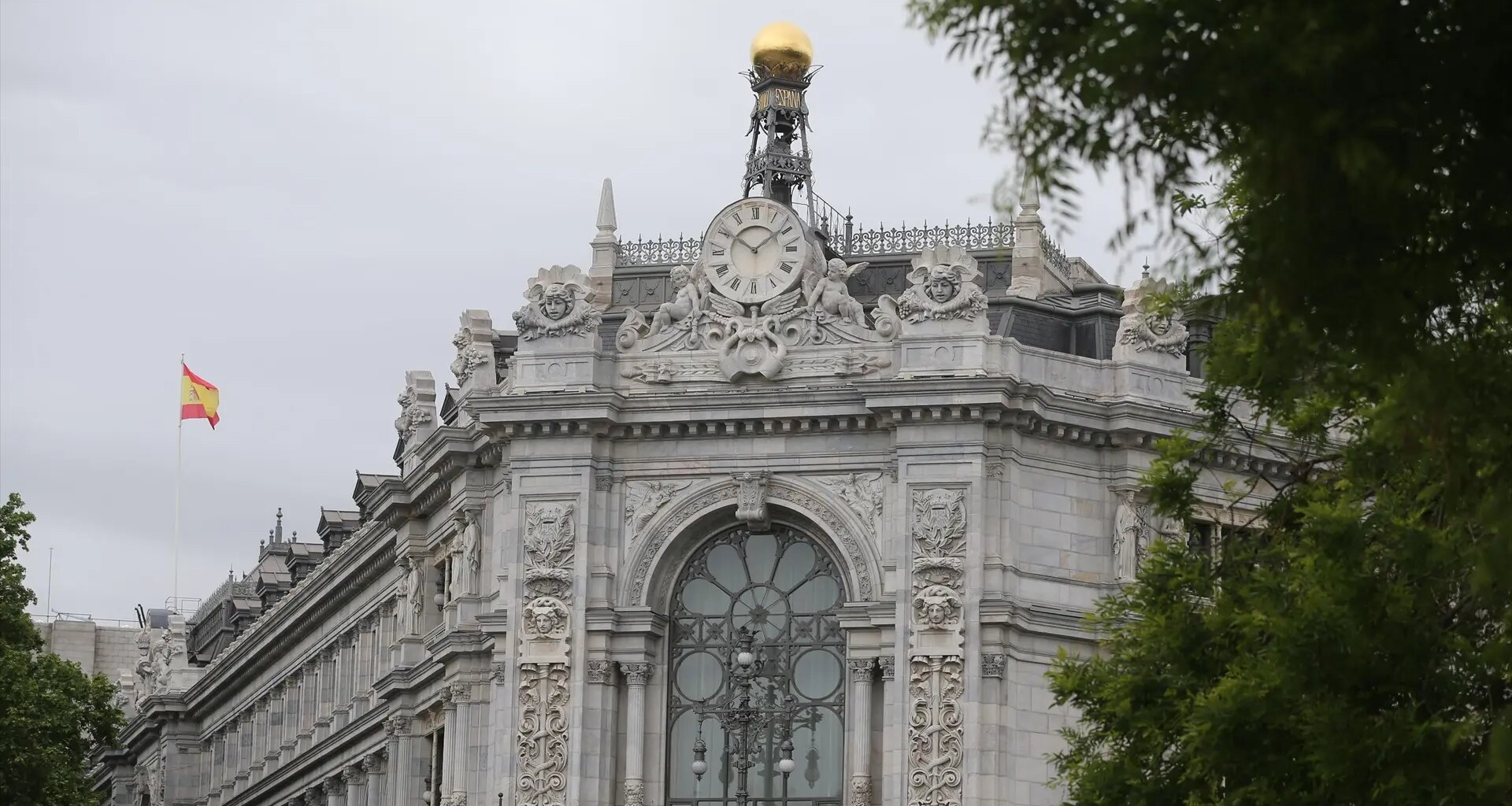 La deuda se disparó en casi 48.000 millones en 2024 pero España cumple con Bruselas gracias al tirón del PIB