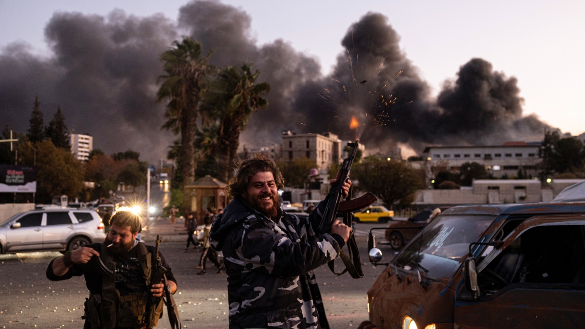 US launches massive airstrikes to target ISIS after al-Assad’s fall – India TV
