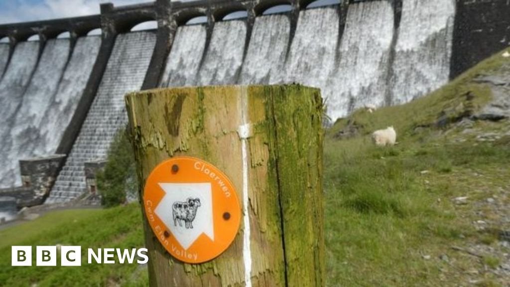 Mystery of body in wetsuit found in reservoir puzzles police