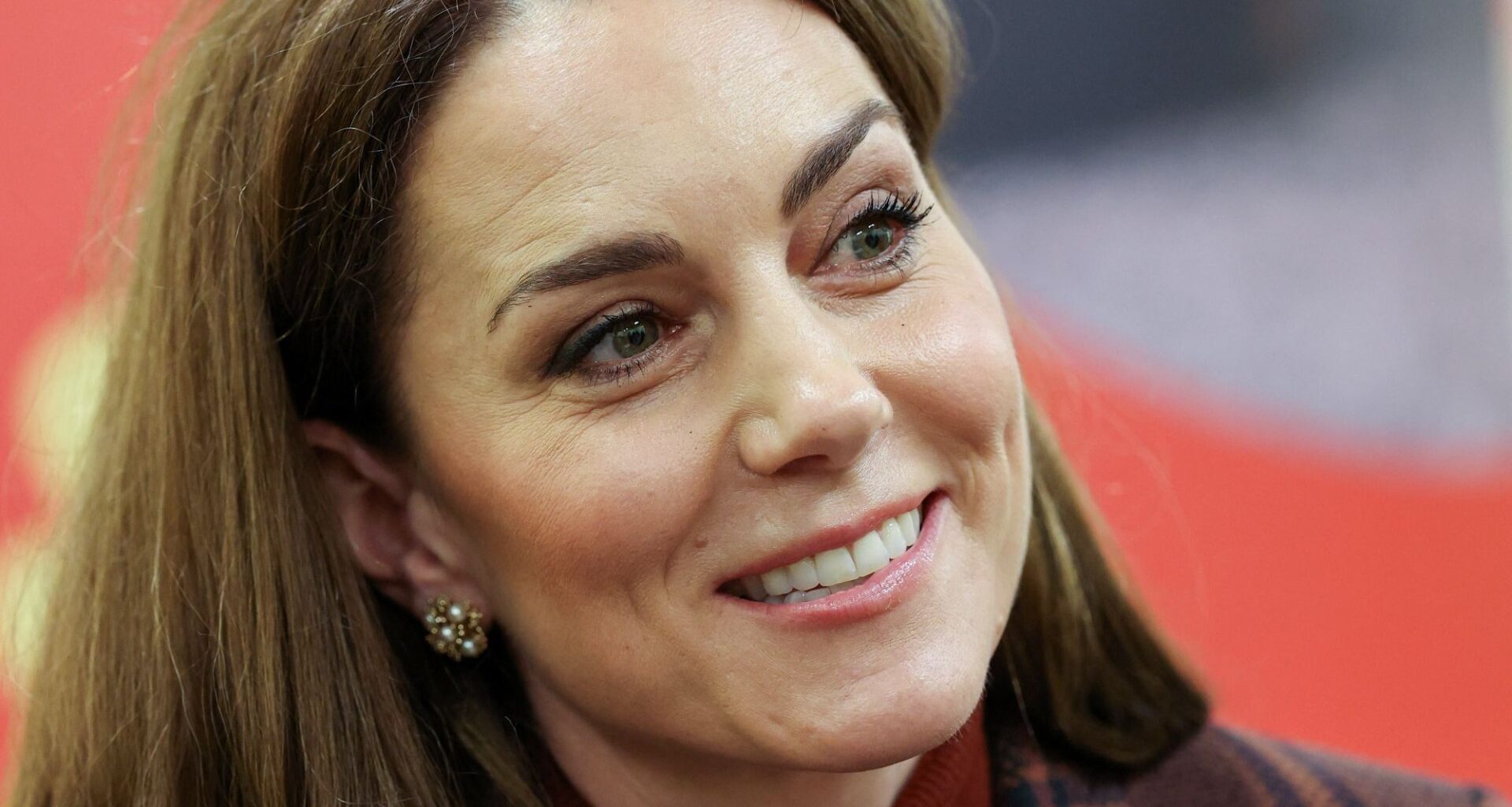 Fight the frizz like Kate Middleton with hairstylist's top rainy day beauty hack