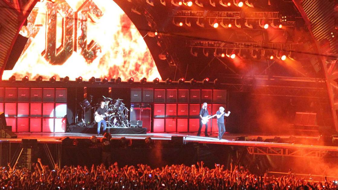 Angus Young e soci cambiano idea e scelgono Imola