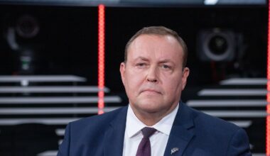 Latvian Interior Minister Kozlovskis survives no confidence vote / Article