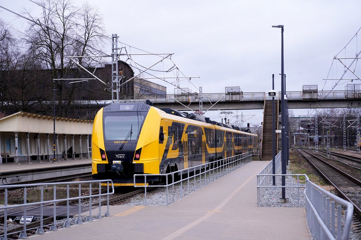 How many level crossings are there in Latvia? / Article
