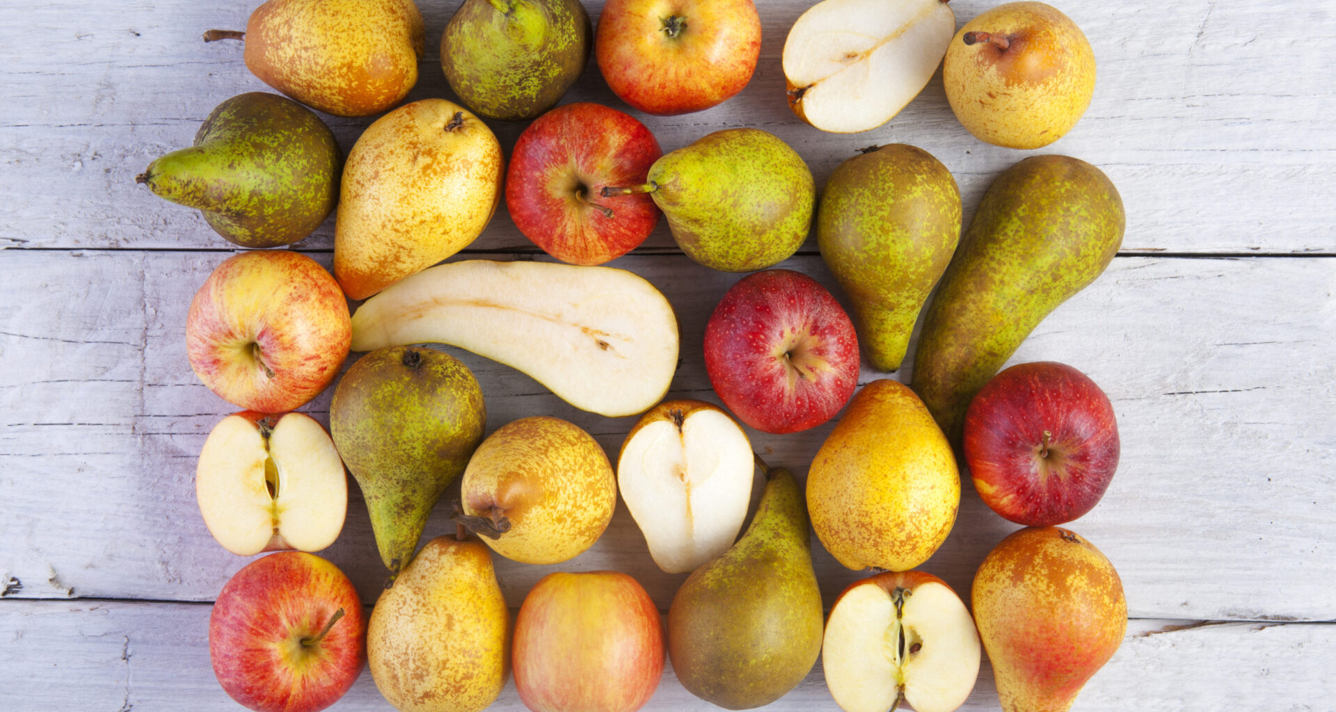 U.S. Apple and pear stocks drop, European turnover rises