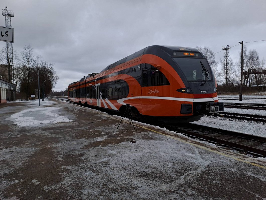 "Elron" testē vilcienu Latvijā