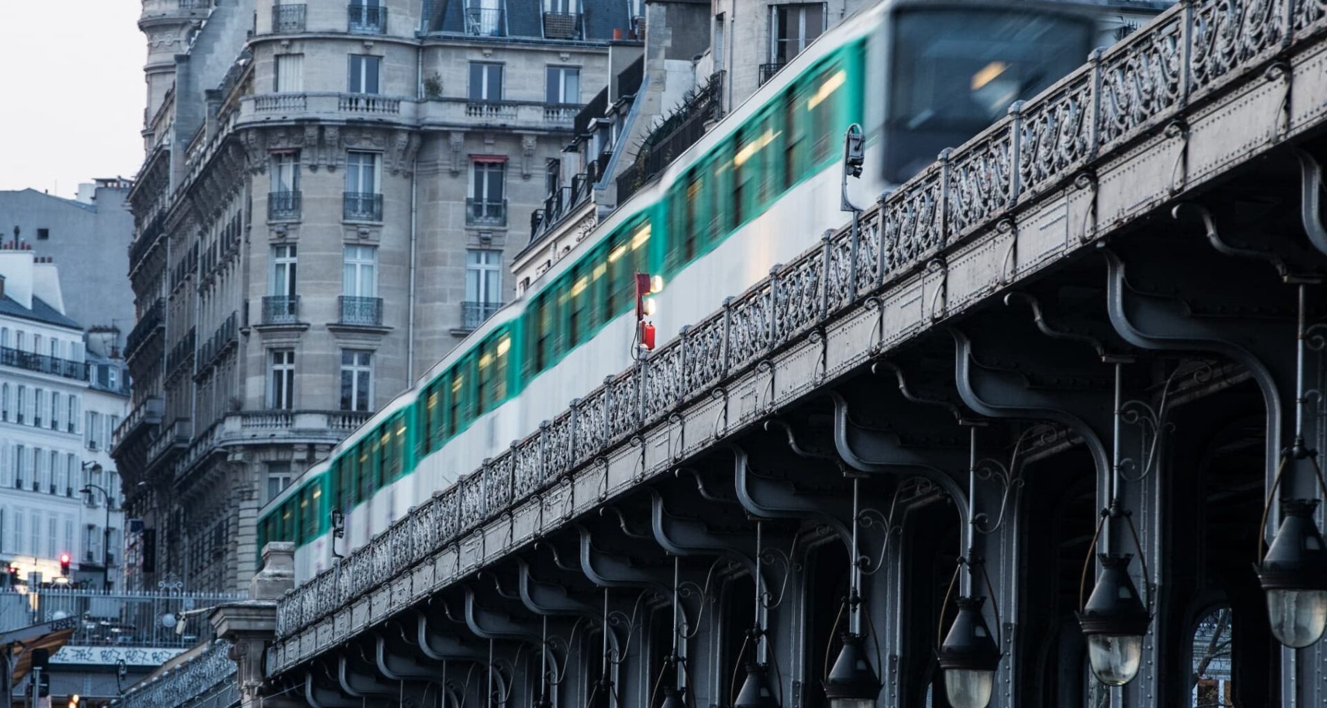 Quatre présidents de régions décident de ne pas appliquer une taxe sur les entreprises, le Medef les remercie