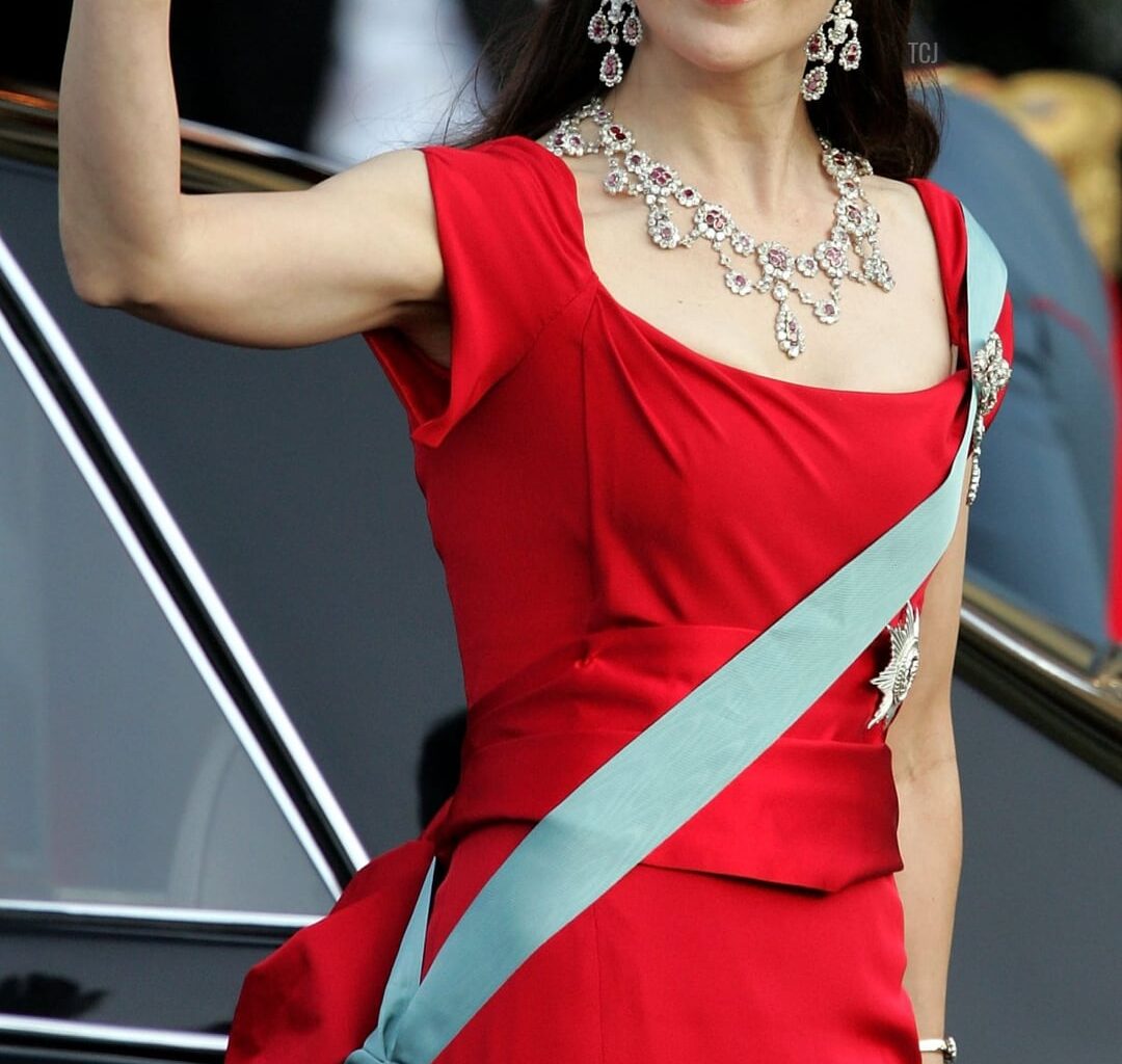 Queen Mary (then Mary Donaldson) arrived and how!!