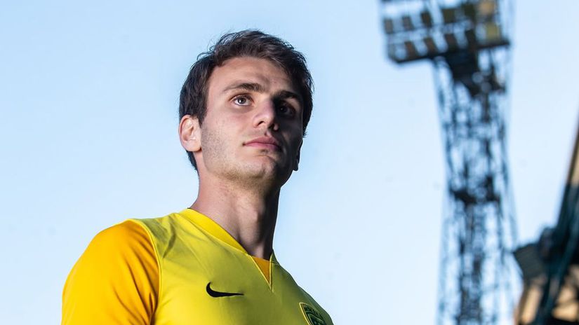 Po odchode Afričanov aj dobré správy. Žilina predstavila mladého obrancu z majstrovského tímu - Fortuna liga - Futbal