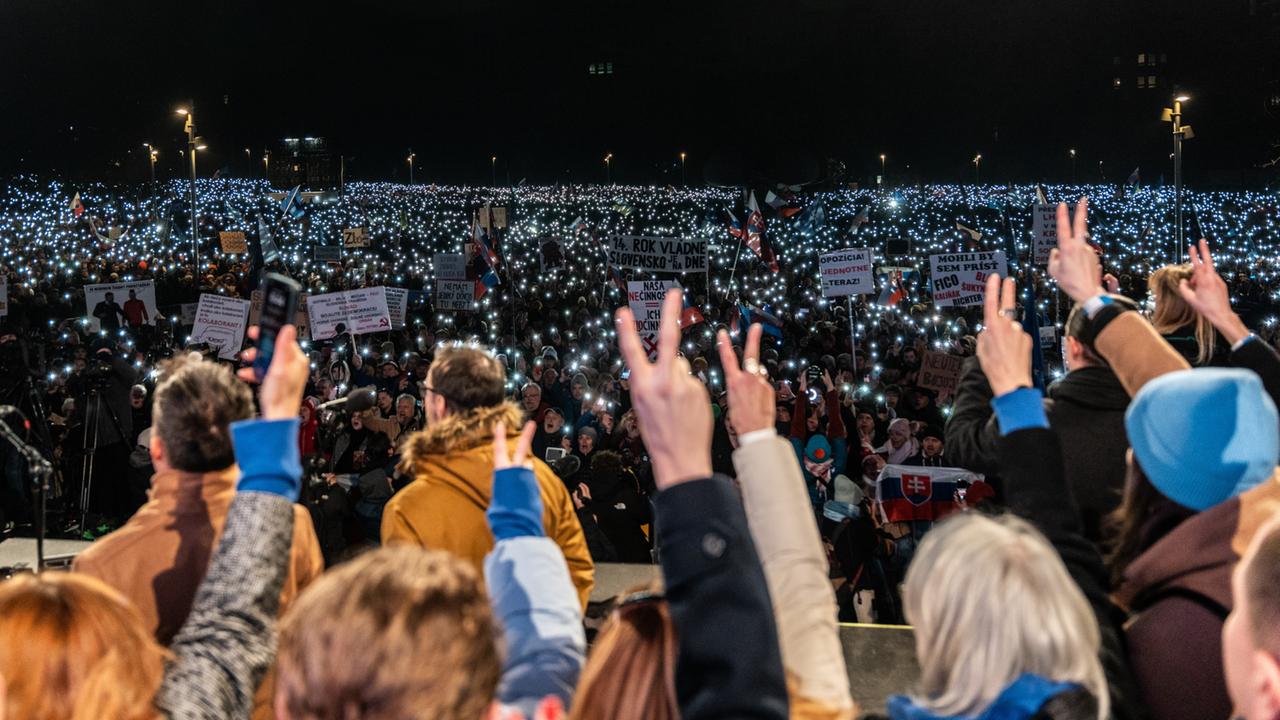 Massenproteste in der Slowakei gegen Ministerpräsident Fico