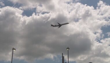 Possible near-miss at Detroit Metro: Air France avoids plane during landing