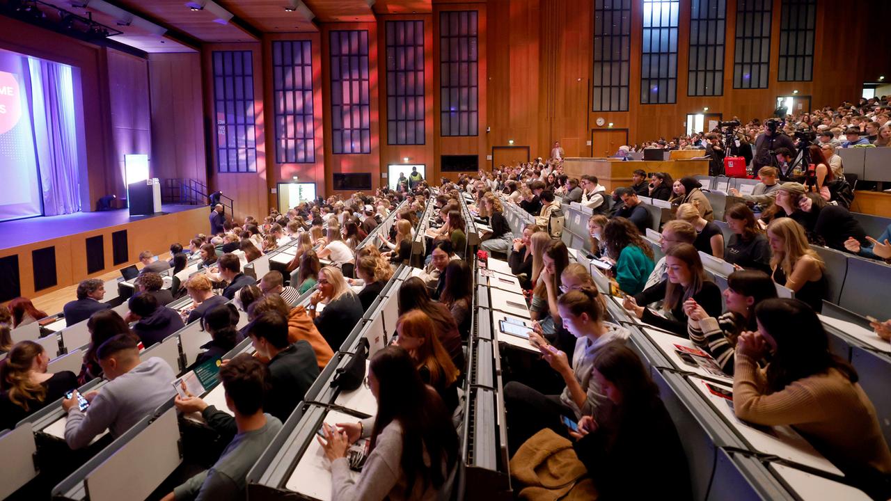 Bundestagswahl 2025: Studierendenwerk kritisiert Wahlkampf