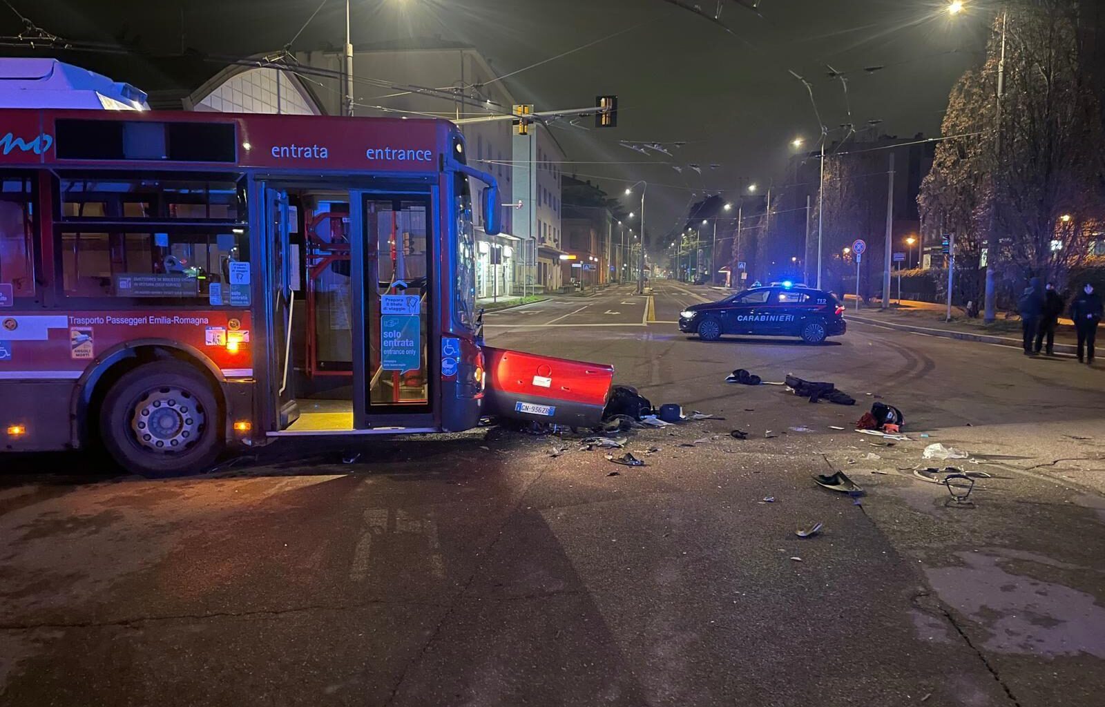 Tragico incidente, muore a 22 anni nello scontro in scooter contro il bus a Bologna