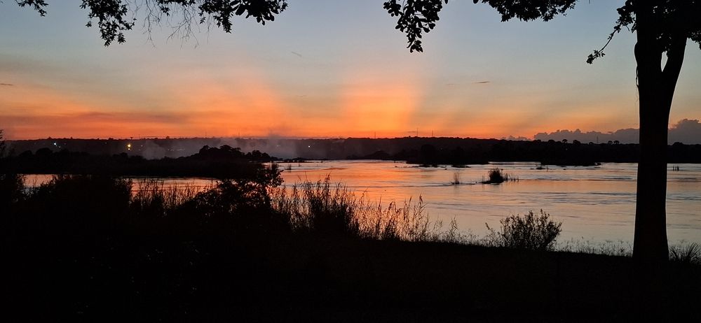 turistička atrakcija zalaz sunca na rijeci Zambezi