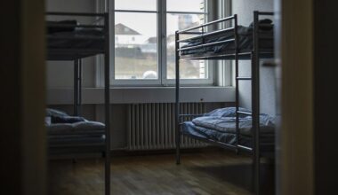 La diminution des demandes d'asile ne se ressent pas dans tous les cantons - rts.ch