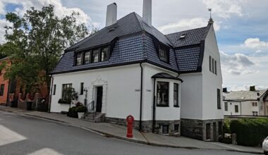 Ålesund street corner across from Ålesund Kirke