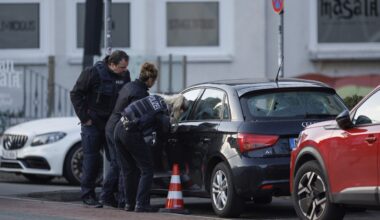 4 people hurt as shots are fired near a courthouse in western Germany