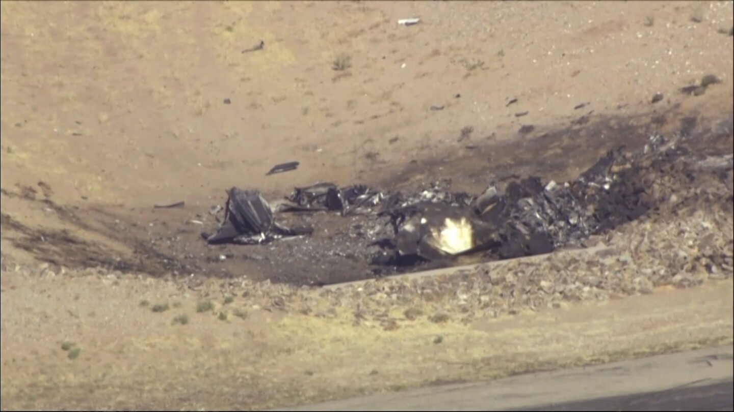 2 dead after small plane collision in Arizona, authorities say