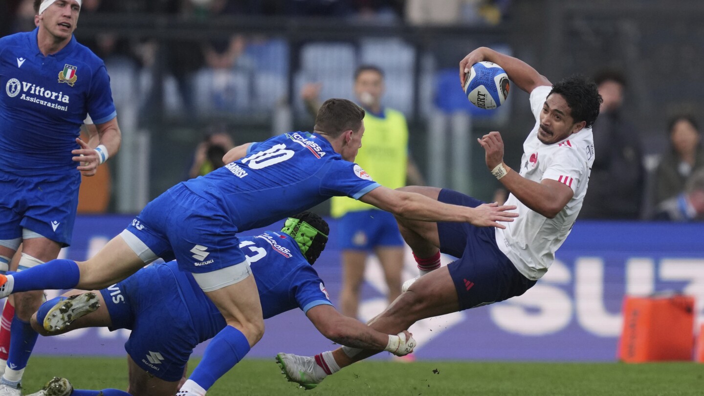 Six Nations: France crushes Italy