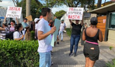 Brasileiros protestam em São Paulo contra atrasos nos vistos para Portugal