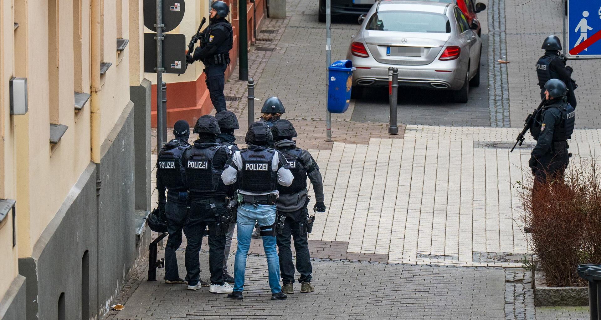 Obdachloser in Bankvorraum eingeschlossen ➤ Hessen am Morgen: Die Nachrichten im Ticker | hessenschau.de
