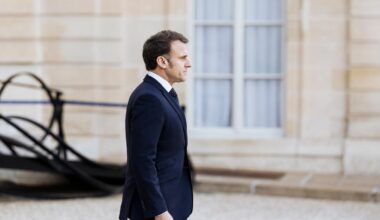 Ukraine : Emmanuel Macron tente de préparer l’opinion à un effort de guerre sans précédent