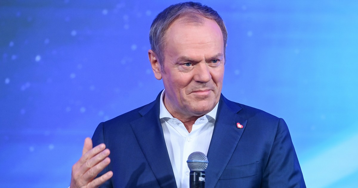 Donald Tusk wie, przez co może wszystko przegrać. Dlatego mówi jak PiS [ANALIZA]