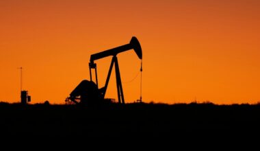 Oil slips to lowest level in 6 months amid trade war fears