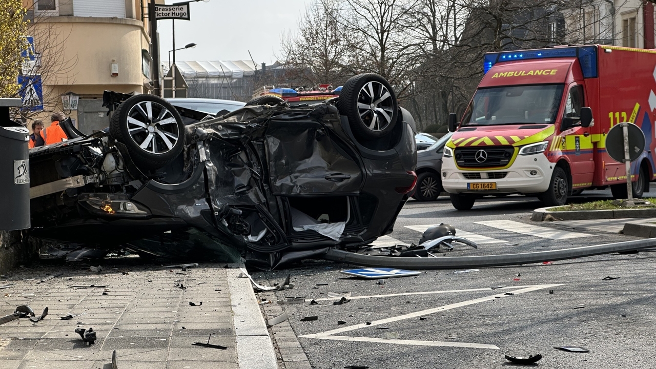 RTL Infos - Luxembourg-ville: Six blessés dans un violent accident au Limpertsberg