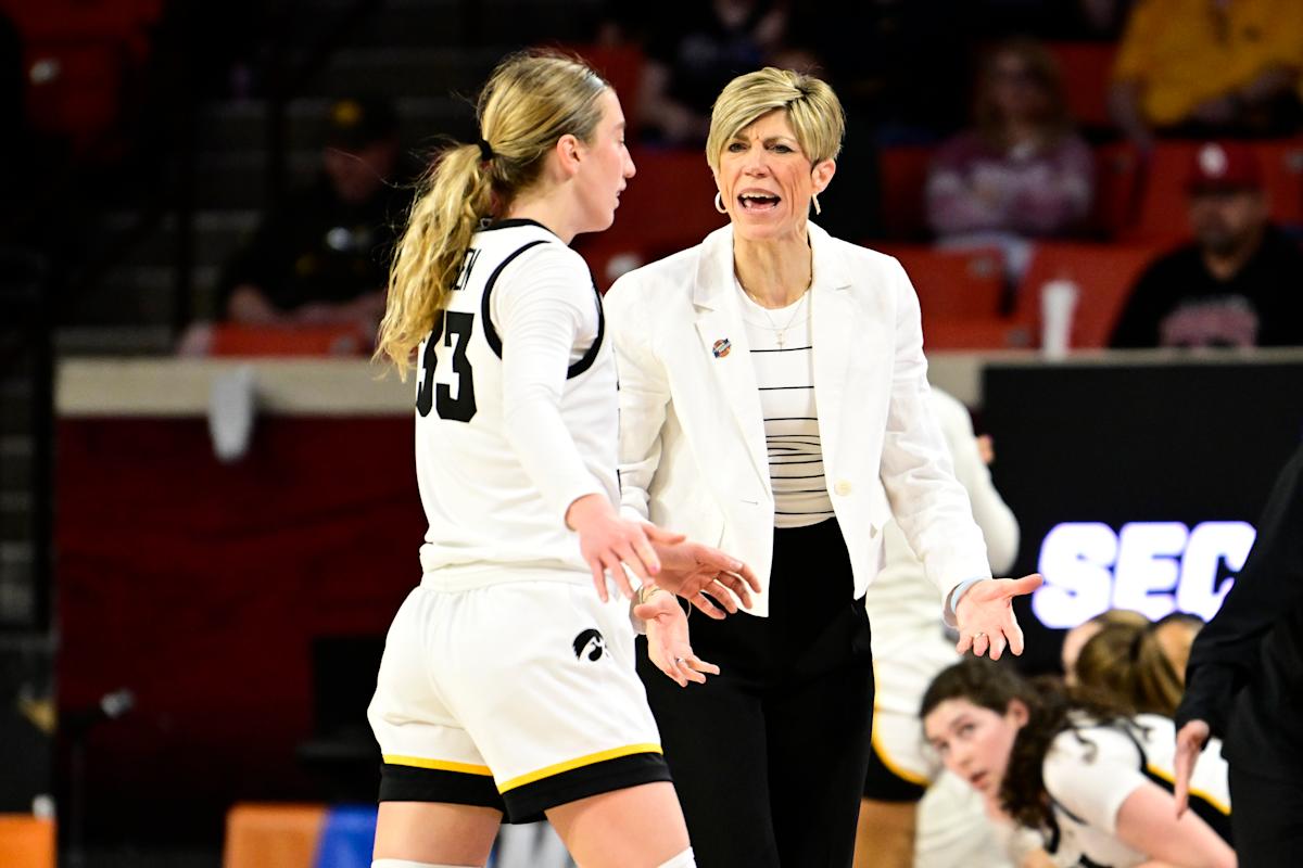 March Madness live updates, scores, bracket: Iowa vs. Oklahoma, Texas beats Illinois in women's NCAA tournament