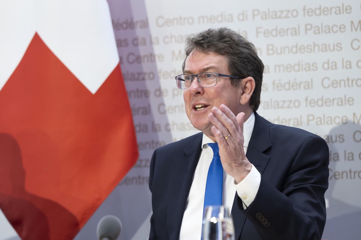 Bundesrat Albert Roesti spricht während einer Medienkonferenz in Bern über das Breitbandfördergesetz am 14. März 2025.