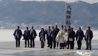 Global warming blamed for 7-year absence of 'gods' path' winter ice ridge on Japan lake