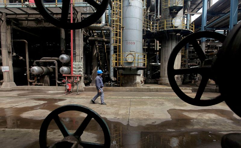 Oil bounces as Ukraine ceasefire deal remains elusive