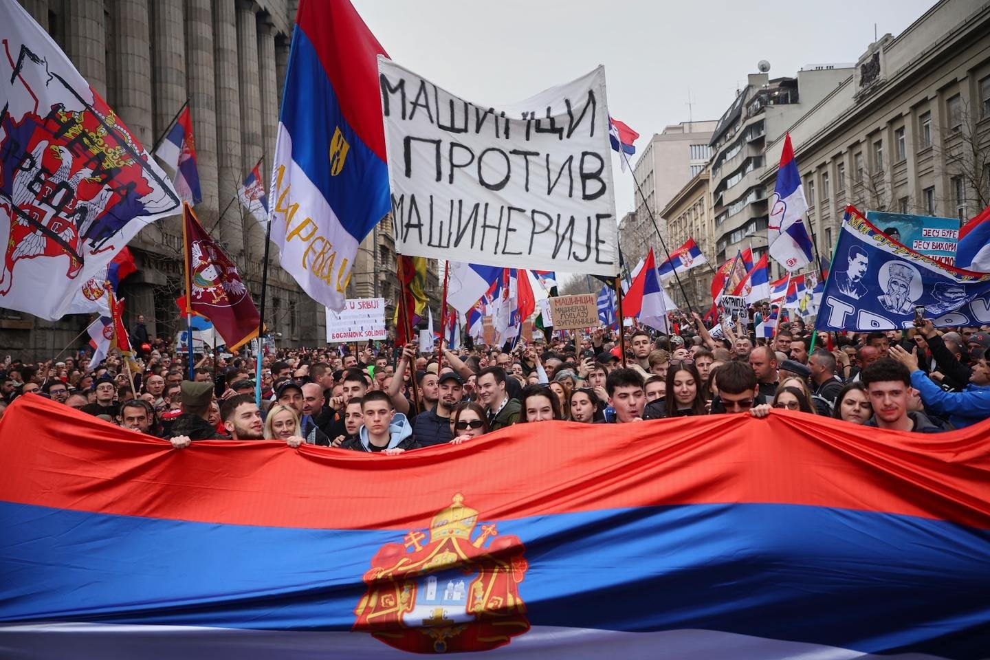 Serbie : plus de cent mille personnes défilent à Belgrade contre la corruption
