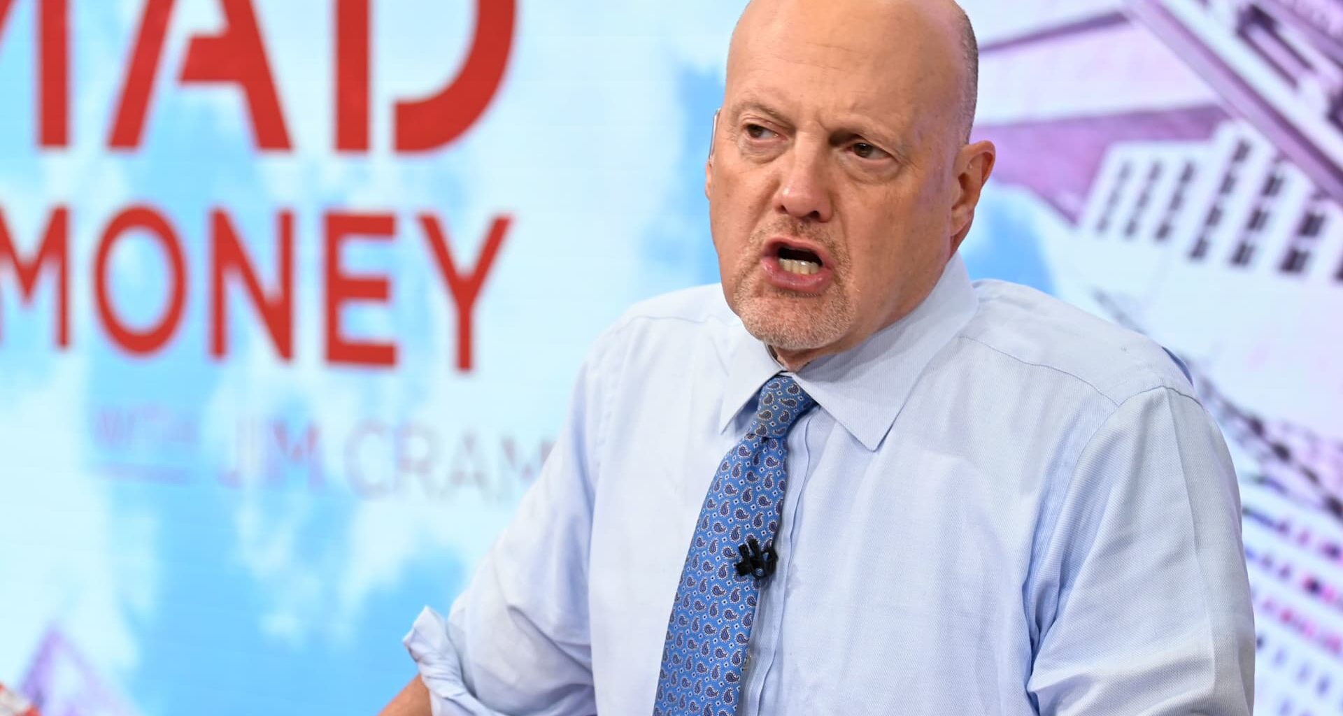 Jim Cramer says Trump's behavior overshadows U.S. economic strength