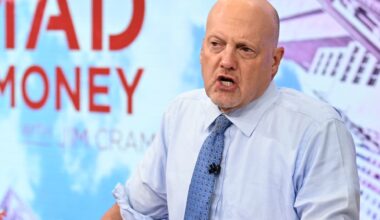 Jim Cramer says Trump's behavior overshadows U.S. economic strength