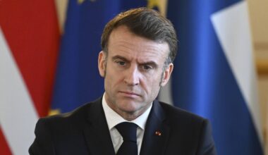 "La Russie est devenue une menace pour la France et pour l'Europe" : pourquoi Emmanuel Macron durcit le ton face à Vladimir Poutine