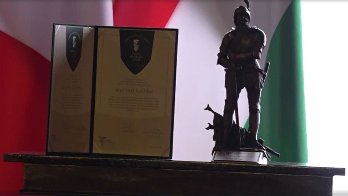 Hungarian PM Viktor Orbán awards Italy's Deputy PM with medal of honour