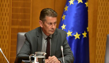 Lahova preiskovalna komisija po polletnem zastoju z novim strokovnim sodelavcem