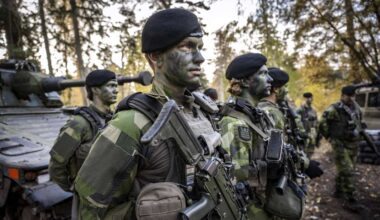Schwedische Soldaten der Nato-Vorwärtskräfte in Lettland sind angetreten.