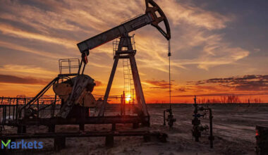 Oil steadies after multi-day plunge but traders wary of tariff, supply impacts