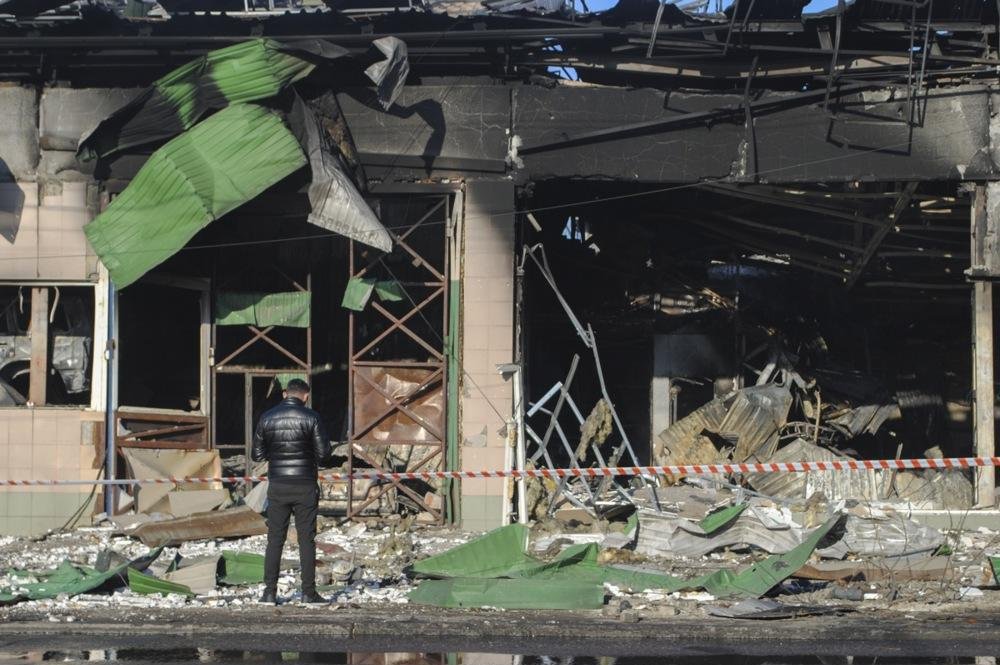 Russian airstrikes kill 25, injures 40 in Ukraine