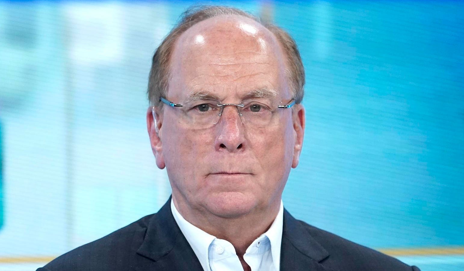 BlackRock CEO Issues Serious Warning Amid $1 Trillion Bitcoin And Crypto Price Sell-Off