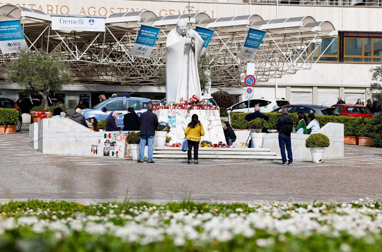 Pope rests well overnight, follows Spiritual Exercises amid improvement